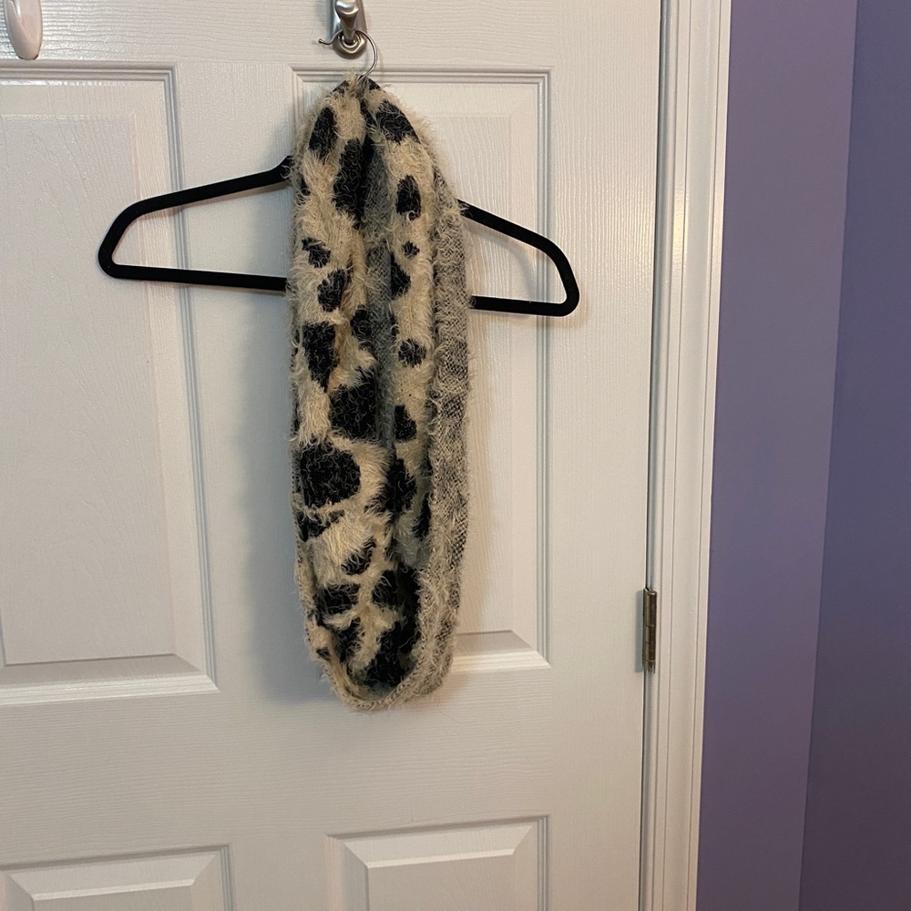 NWOT cow print circle scarf